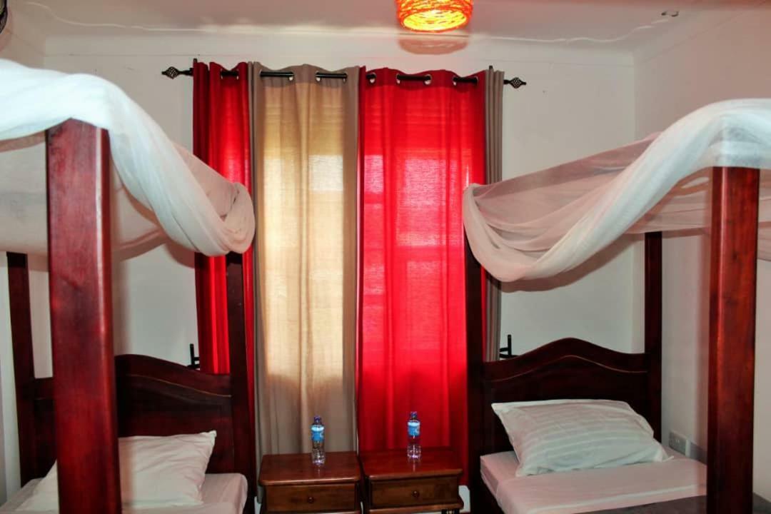 Entebbe Vine Inn Ngoại thất bức ảnh