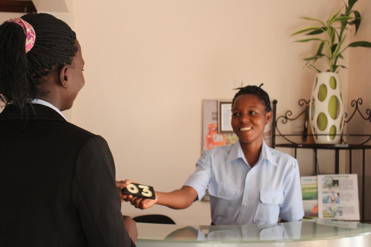 Entebbe Vine Inn Ngoại thất bức ảnh